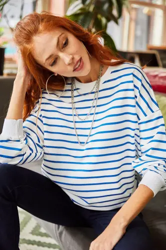 Ayol Oq Indigo Chiziqli Asosiy Yumshoq To'qimali Keng Sweatshirt SWT-19000457-Oq Indigo - OLALOOK (1)