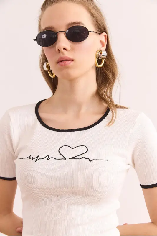 Ayol Oq Yurak Kashtali Crop Cho'ziluvchan Paxta Bluzasi BLZ - 5