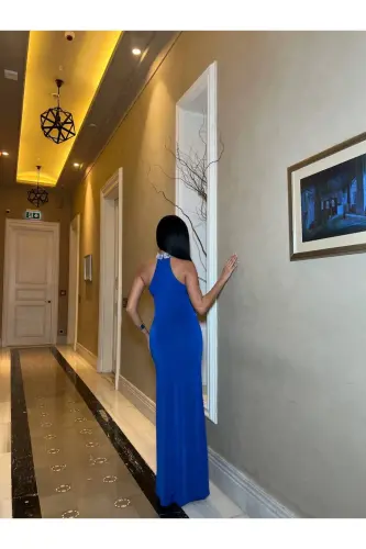 Ayol Saks Moviy Tosh Bo'yin Tafsilotli Chuqur Yirtigli Uzun Kechki Libos - Moviy - 4