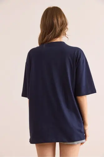 Ayol to'q ko'k ko'z bosmali varaq detalli futbolka TS - OLALOOK (1)