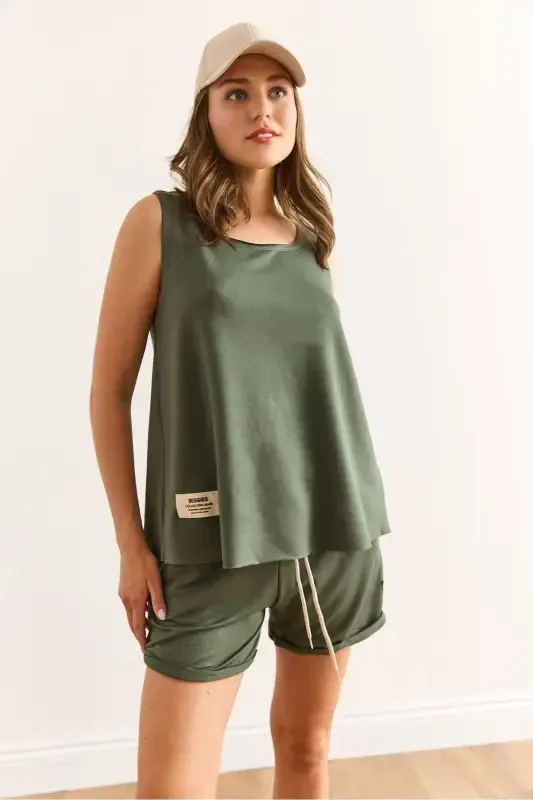 Ayol yashil arma detallari bilan shortli kristalli to'plam TKM- - 6