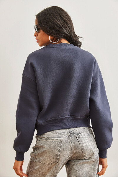 Ayollar antrasit marvarid detallari bilan Thistle qisqa qalin svitshot SWT-19000663 - 3