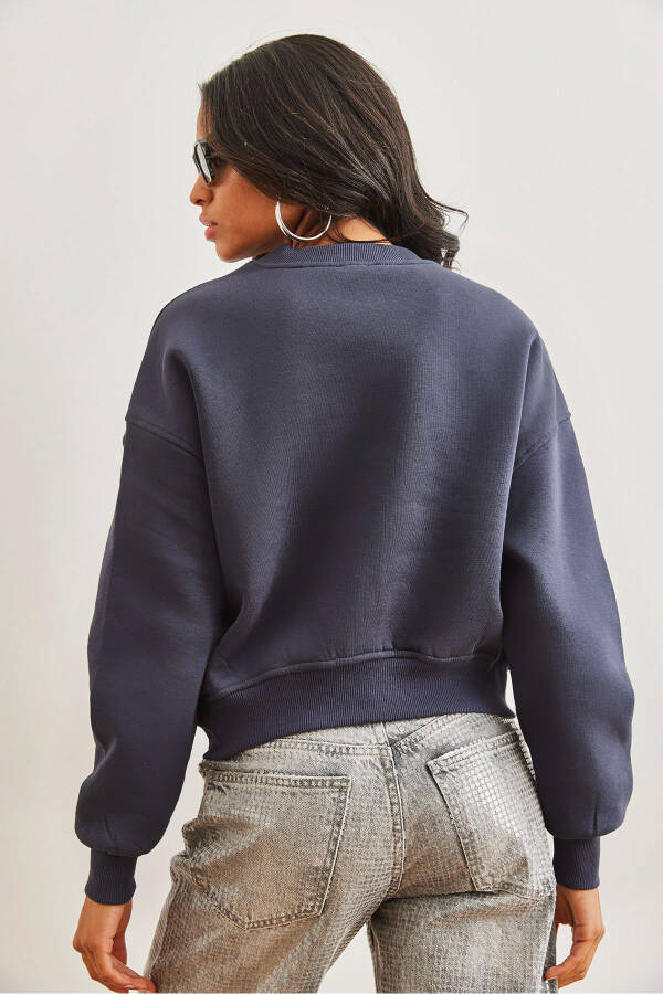 Ayollar antrasit marvarid detallari bilan Thistle qisqa qalin svitshot SWT-19000663 - 3