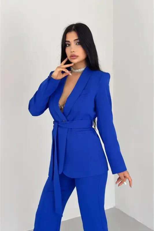 Ayollar bog'lamli soxta cho'ntakli kamarli ro'mol yoqali blazer kurtka truba shimli elastik shim kostyumi - Saks ko'k - 1