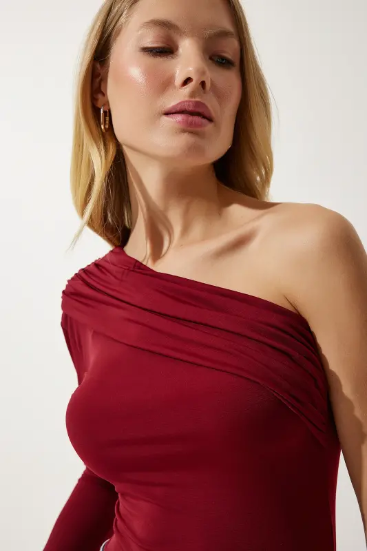 Ayollar Bordo Yagona Yelkali Burmali Tafsilotli Trikotaj Bluzka ZH00032-Bordo - HAPPINESS İSTANBUL