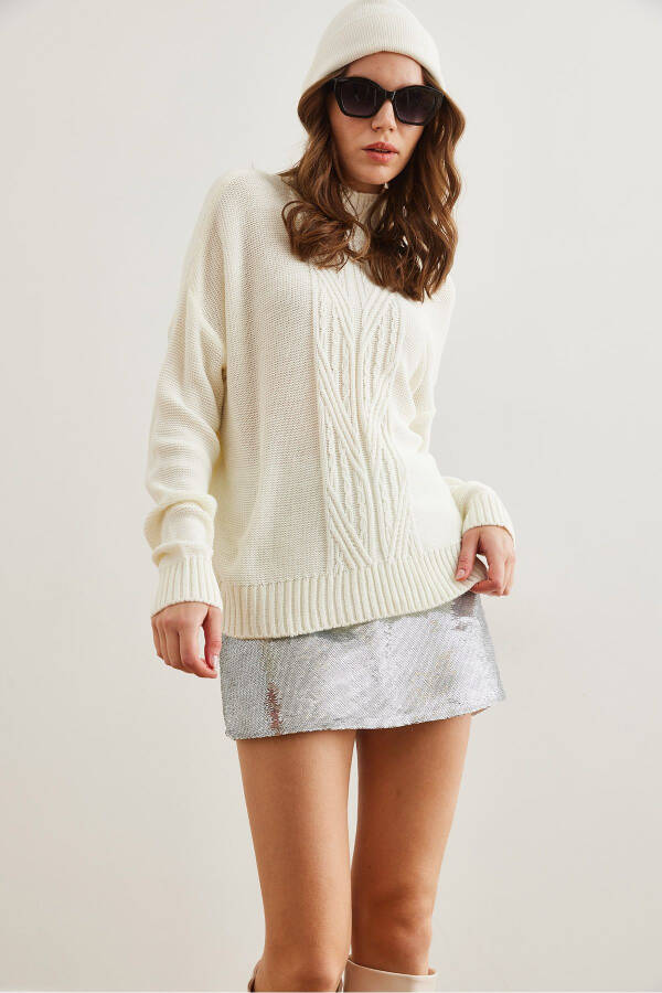 Ayollar bo'z kulrang tik turgan yoqasining o'rtasidan o'rgim solingan triko kozok KZK-19000912 - 3