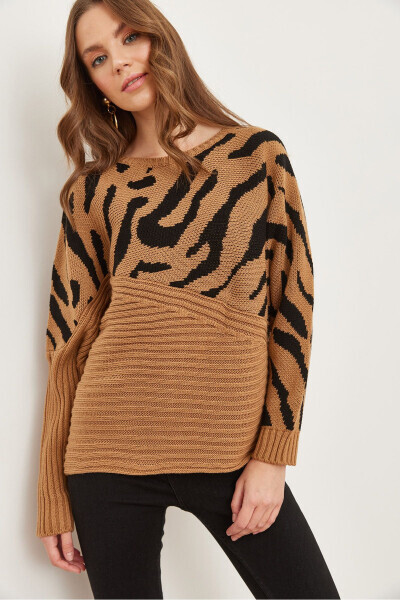 Ayollar Camel Zebra detallı triko sviteri KZK-19000819 - 3