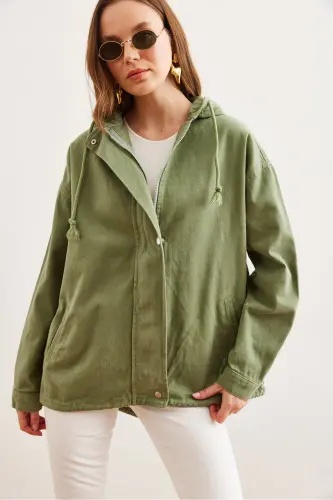 Ayollar khaki cho'ntakli fermuarli tugmali detalli gabardin kurtkasi CKT-19000419 - OLALOOK (1)