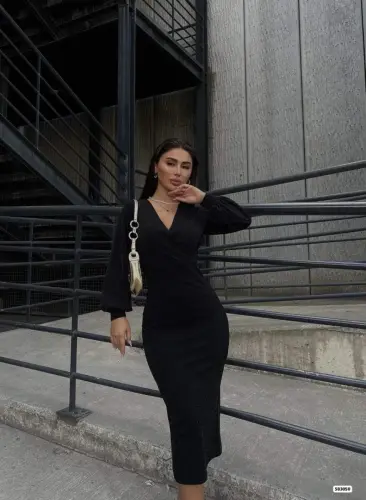 Ayollar kruvaze yoqali balon yengli jilosiz krep mato midi bo'yli ko'ylak - BÜYÜKBEDENIZ (1)