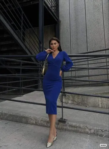 Ayollar kruvaze yoqali balon yengli jilosiz krep mato midi bo'yli ko'ylak - 3