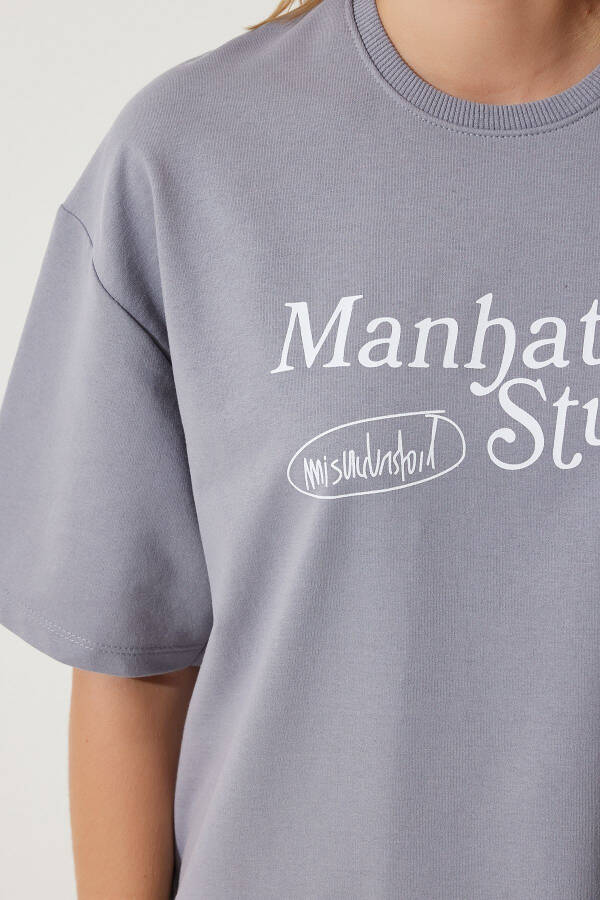 Ayollar kulrang bosma Oversize ikki ipli trikotaj futbolka - 2