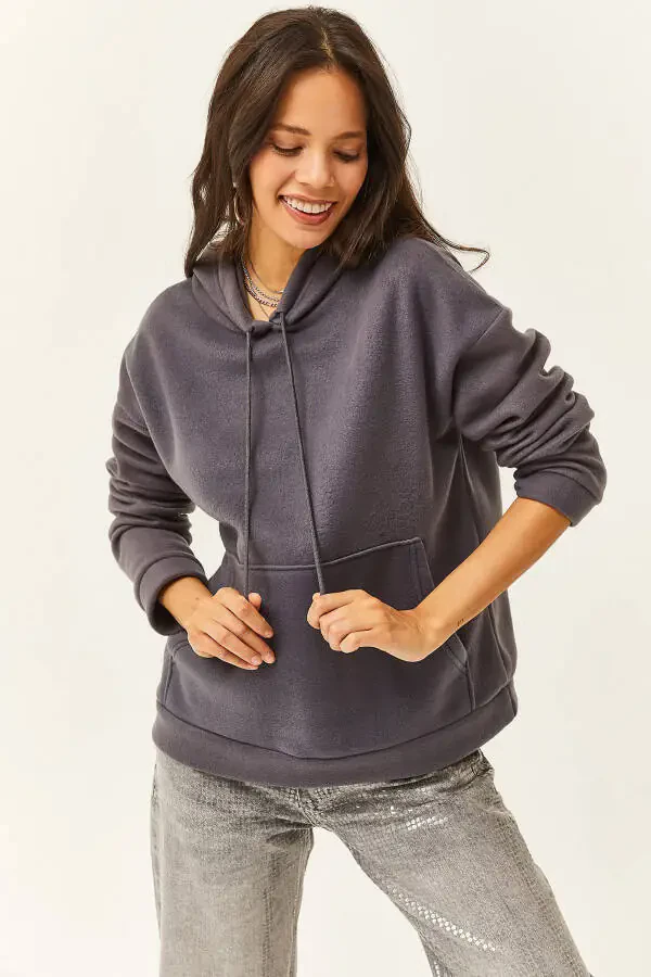 Ayollar kulrang kapşonlu, kanguru cho'ntakli, plashli sviter SWT-19000435 - 1