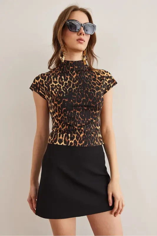 Ayollar Leopar Qora Baland Bo'yinli Ko'rshapalak Crop Micro Bluz - 3