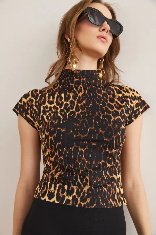 Ayollar Leopar Qora Baland Bo'yinli Ko'rshapalak Crop Micro Bluz - 5