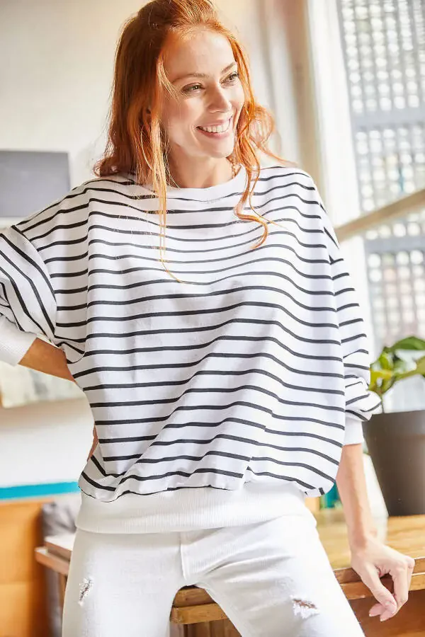 Ayollar Oq va Qora Chiziqli Basic Yumshoq To'qimaliga Ega Bo'sh Sweatshirt SWT-19000457 - 4