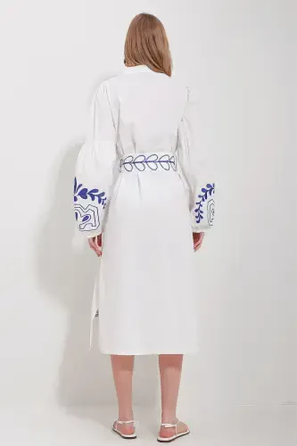 Ayollar oq yoqali kamarli ikkita yirtigli zig'ir libos ALC-X11570-BEYAZ - 5