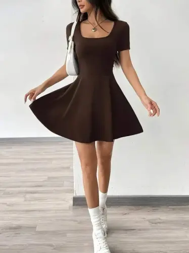 Ayollar qisqa yengli kvadrat yoqali short detalli cho'ntakli dalg'ich ko'ylak - 6