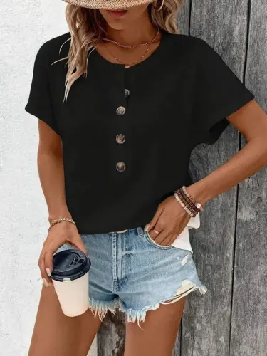 Ayollar qisqa yengli ochiq yoqali old tugmali vafli bluzka - 3