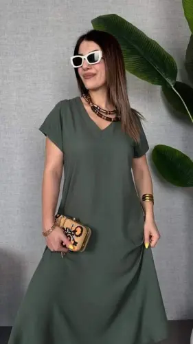 Ayollar qisqa yengli V bo'yinli keng uzun ko'ylak - 3