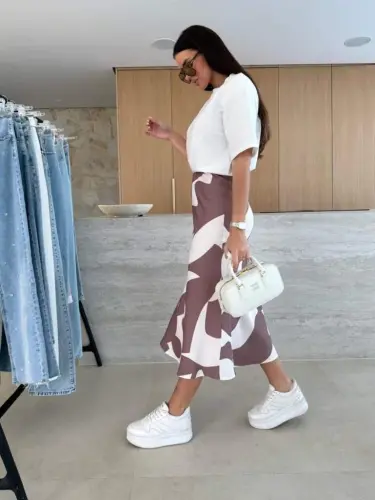 Ayollar qisqa yengli velosiped yoqali viskoza bluzasi va naqshli suprema yubka ikki qismli kostyum - 6