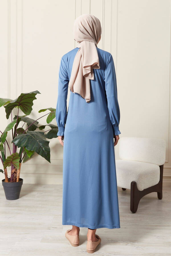 Ayollar qoʻl detali bilan kesishgan yoqa boncukli yon tomondan bogʻlab olinadigan namoz libosi - 4