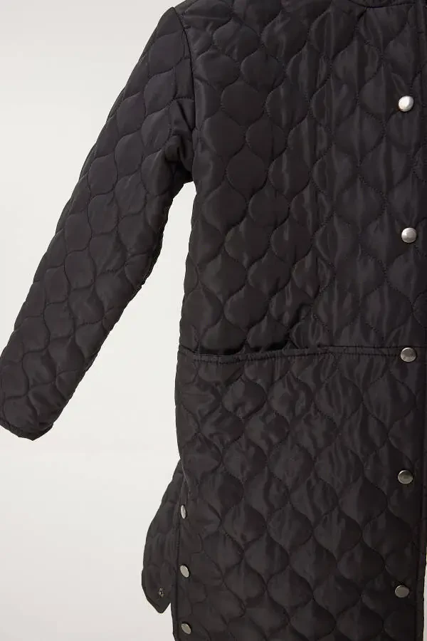 Ayollar qora kapyushonli yopinchiq palto LV00006 - 8