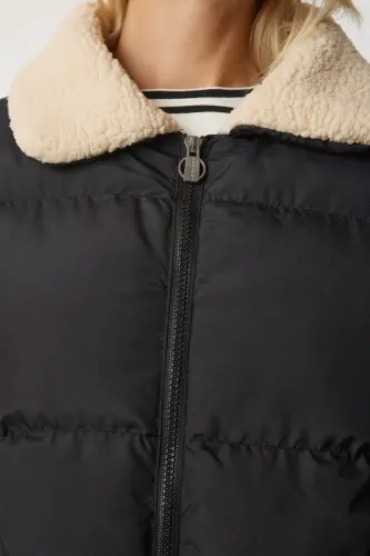 Ayollar qora peluş detallari bilan shishgan palto VP00004 - 6