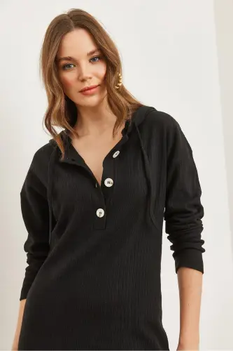 Ayollar qora tugmali kapshonli oversize fitilli maksi - 5