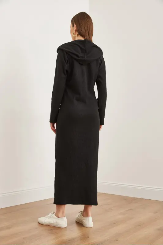 Ayollar qora tugmali kapshonli oversize fitilli maksi - 6