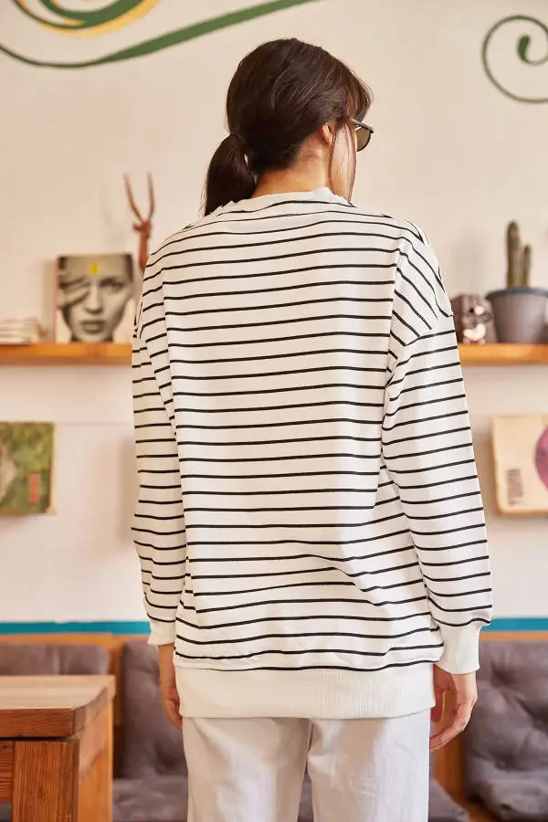 Ayollar qora yoqa detallari bilan qalin svitshot SWT-19000188 - 4