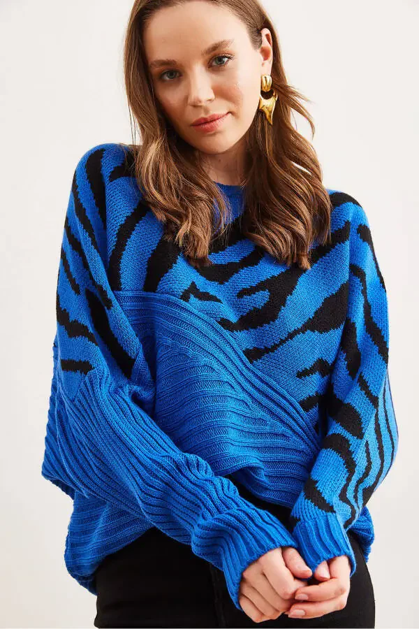 Ayollar Saksi ko'k zebra naqshlar biriktirilgan triko kozok KZK-19000819 - 4