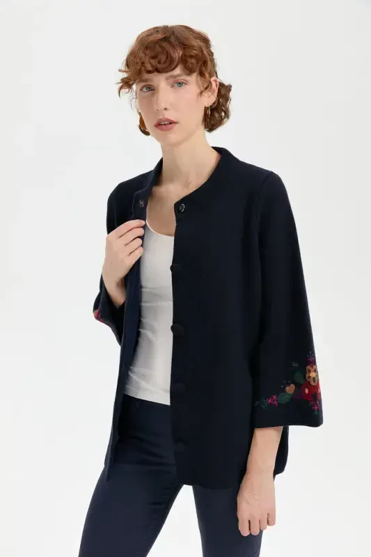 Ayollar tik yoqali qo'l va yoqasi kashtado'z qisqa jun kurtka K.Ko'k-K.Ko'k - 4