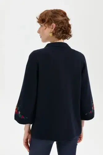 Ayollar tik yoqali qo'l va yoqasi kashtado'z qisqa jun kurtka K.Ko'k-K.Ko'k - 5