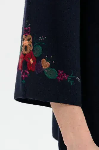 Ayollar tik yoqali qo'l va yoqasi kashtado'z qisqa jun kurtka K.Ko'k-K.Ko'k - 6