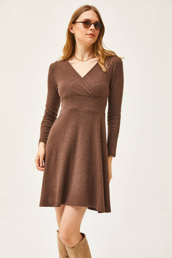 Ayollar uchun achchiq kofe rangli V-bo'yinli tartan mini ko'ylak ELB-19002043 - 5