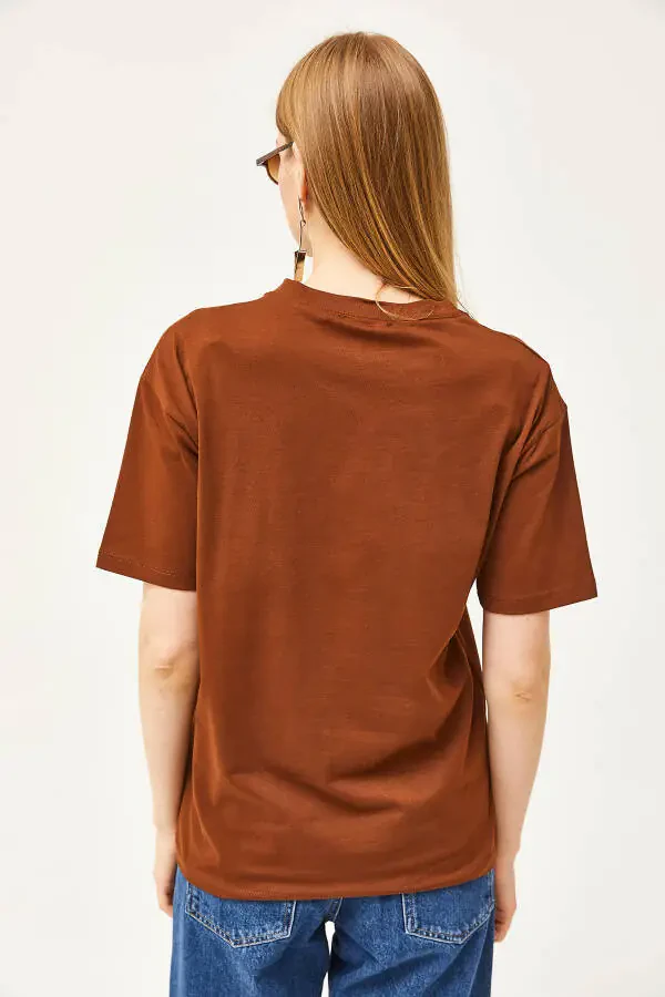 Ayollar uchun achchiq qahva ko'zli bosma folga detallari bilan T-shirt TSH-19000770 - 5