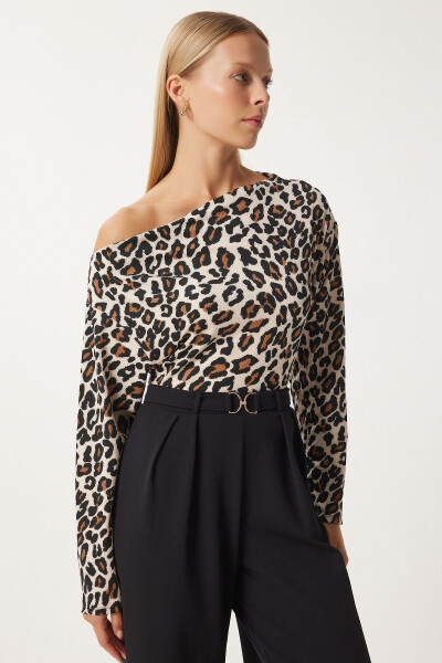 Ayollar uchun bej jigarrang leopard naqshli bir yelkali triko bluzka FF00166 - HAPPINESS İSTANBUL (1)