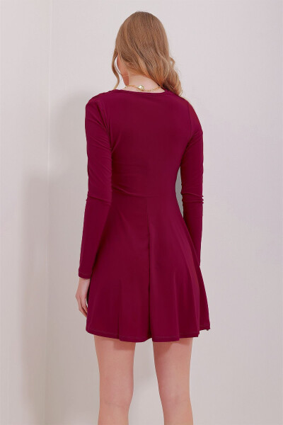 Ayollar uchun binafsha rangli asimmetrik yoqali, drapajli va keng yengli Sandy klosh ko'ylak ALC-X11496 - 4