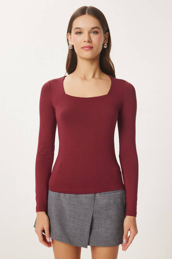 Ayollar uchun bordo kvadrat yoqali viskoz trikotaj bluzkasi RX00040 - 3