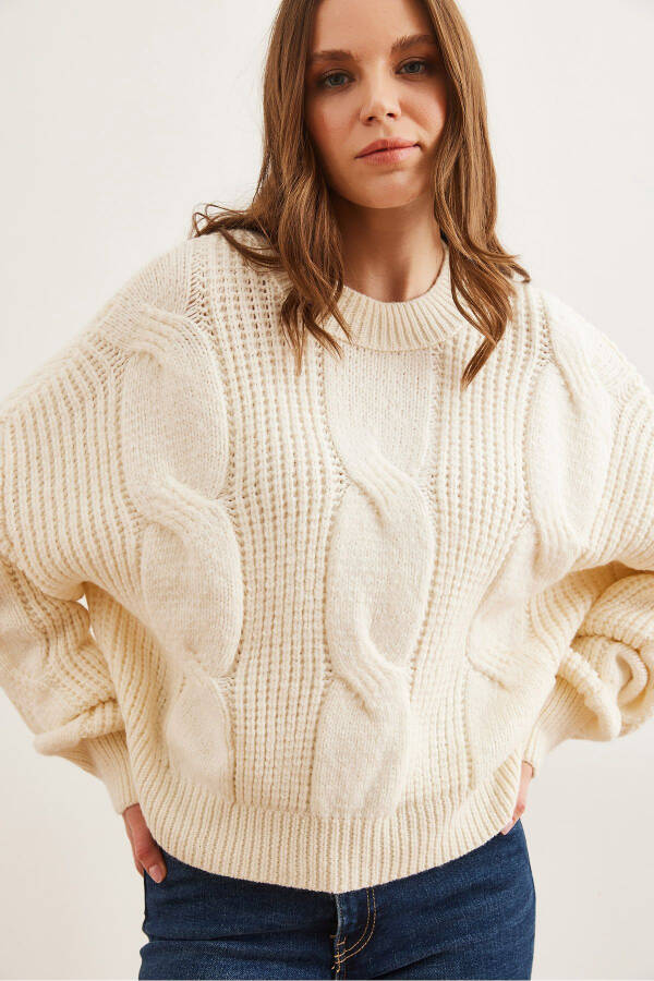 Ayollar uchun Ekru qalin sochli to'qilgan yumshoq teksturali triko kardigan - 4