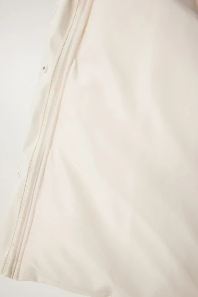 Ayollar uchun ekru rangli, tik yoqali, paluş, shishirilgan koʻylagi QA00002 - 7