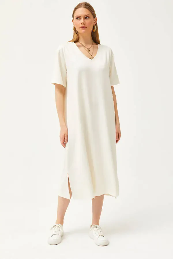 Ayollar uchun ekru rangli V bo'yinli, yon tomondan yirtiq, yumshoq matoli ko'ylak ELB-19002063 - 1