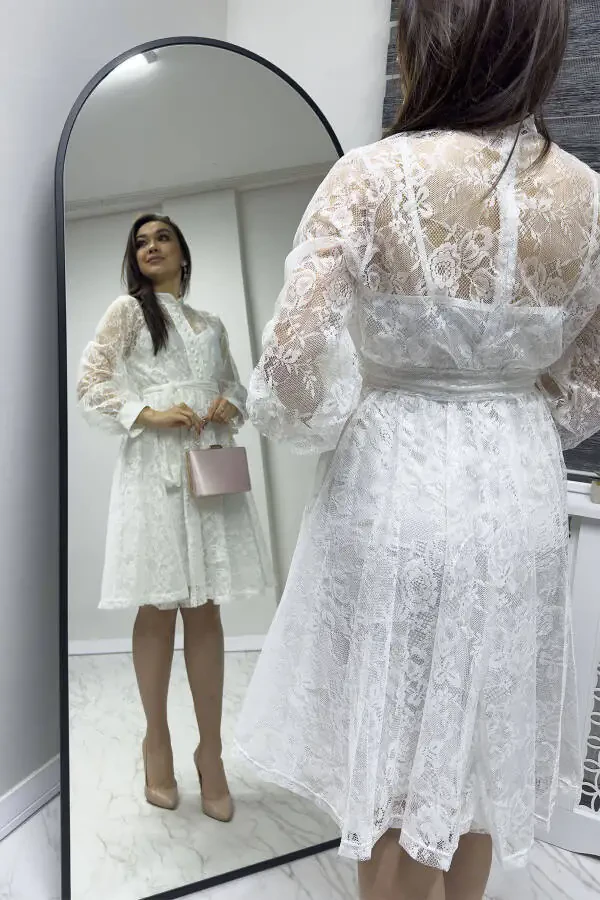 Ayollar uchun francuz yupqa matosi bilan tikilgan, katta hajmdagi, tugmali uzun ko'ylak. - 4