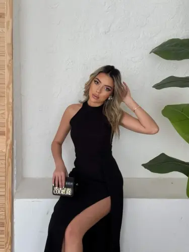 Ayollar uchun halter yoqali, chuqur yoriqli, to‘liq uzunlikdagi import krep kechki libos - 8