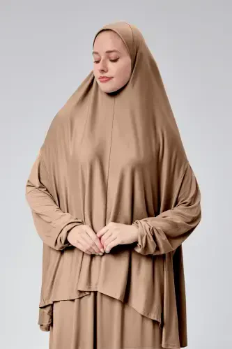 Ayollar uchun ikki qismli namoz libosi, ro'molli, organik paxtadan, rezinkali, qo'li sirpanmaydigan yubka, trikotaj tesettür - sutli qahva - SONBAHARMODA (1)