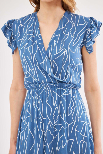 Ayollar uchun indigo midi ko'ylak, o'ralgan yoqa, yelkalaridagi jabroqlar, elastik bel ARM-24Y001020 - ARMONIKA (1)