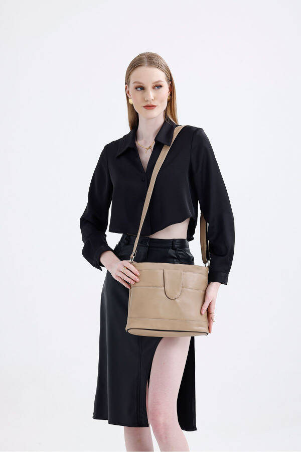 Ayollar uchun jigarrang haqiqiy charmli crossbody xalta - 1