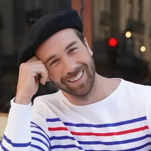 Ayollar uchun jun Fransuz bereti. Chiroyli, bir rangli, choʻziluvchan, klassik beret. - Modazone (1)