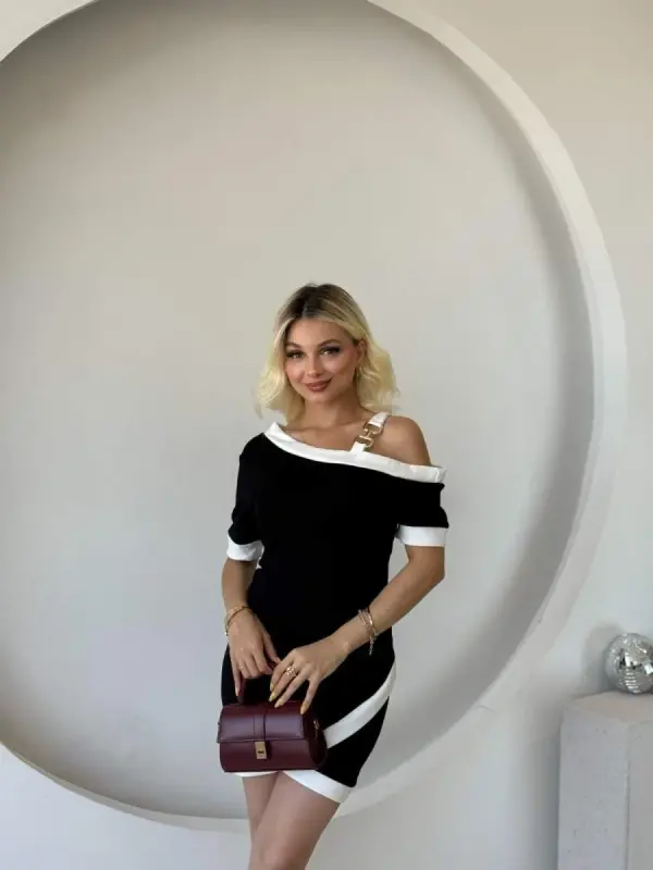 Ayollar uchun kalta yengli, assimetrik yoqali, tasmali va aksessuarlar bilan bezatilgan modal ko'ylak - BÜYÜKBEDENIZ