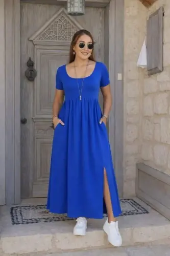 Ayollar uchun kalta yengli, aylana yoqali, oldi qismida yoriqli va cho'ntakli viskoza uzun ko'ylak - 3